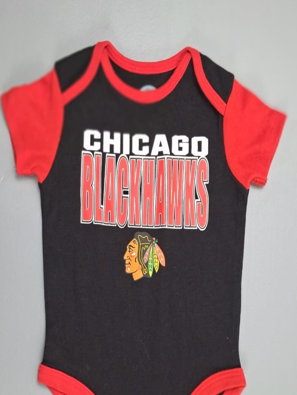 NHL Chicago Blackhawks Infant Short Sleeve Bodysuit — Black & Red, 12M